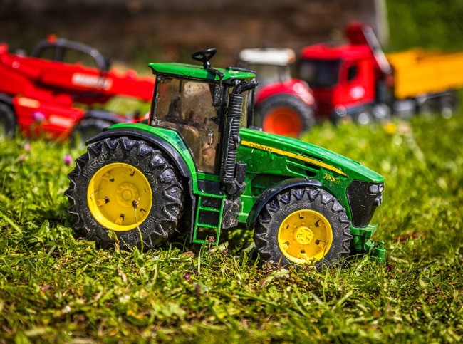 Spielzeugtraktor