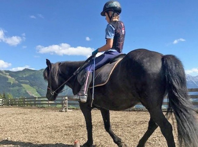 Reitunterricht am Reitplatz