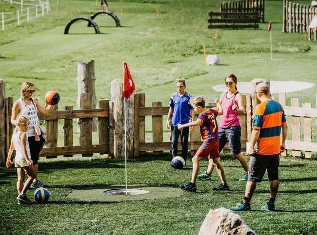 Soccergolf spielen beim Sommerurlaub in Wagrain